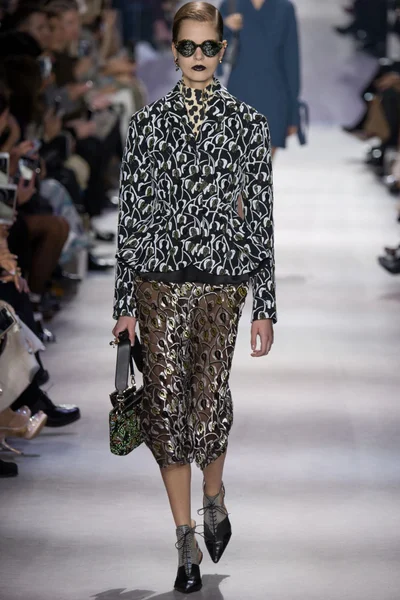 Look 38